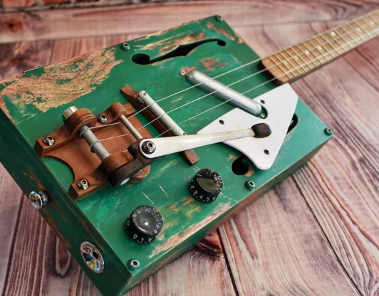 Сигарбокс гитара "Froggy"