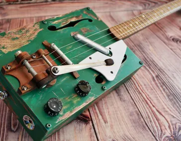 Сигарбокс гитара "Froggy"